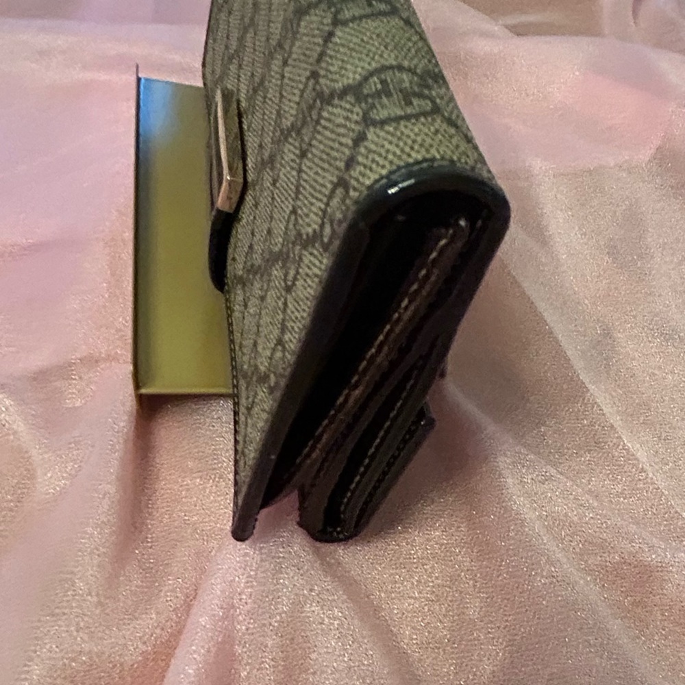 Gucci Brown and Tan Wallet with Iconic Monogram - Picture 14 of 16